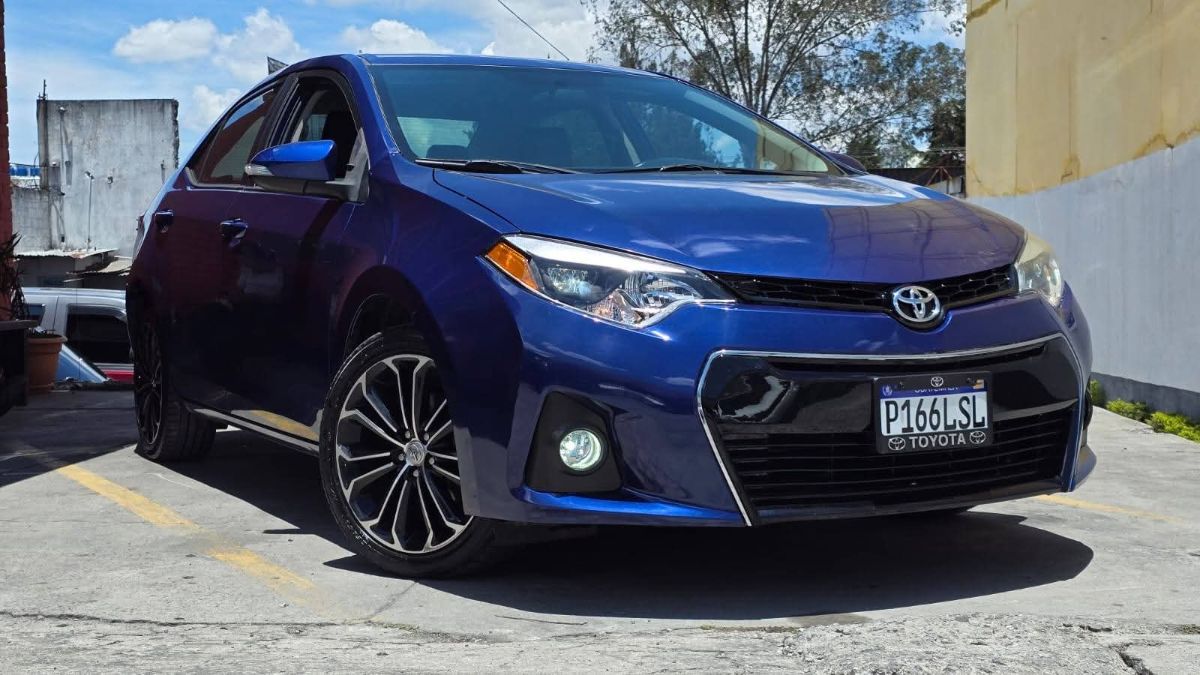 TOYOTA COROLLA - 2015
