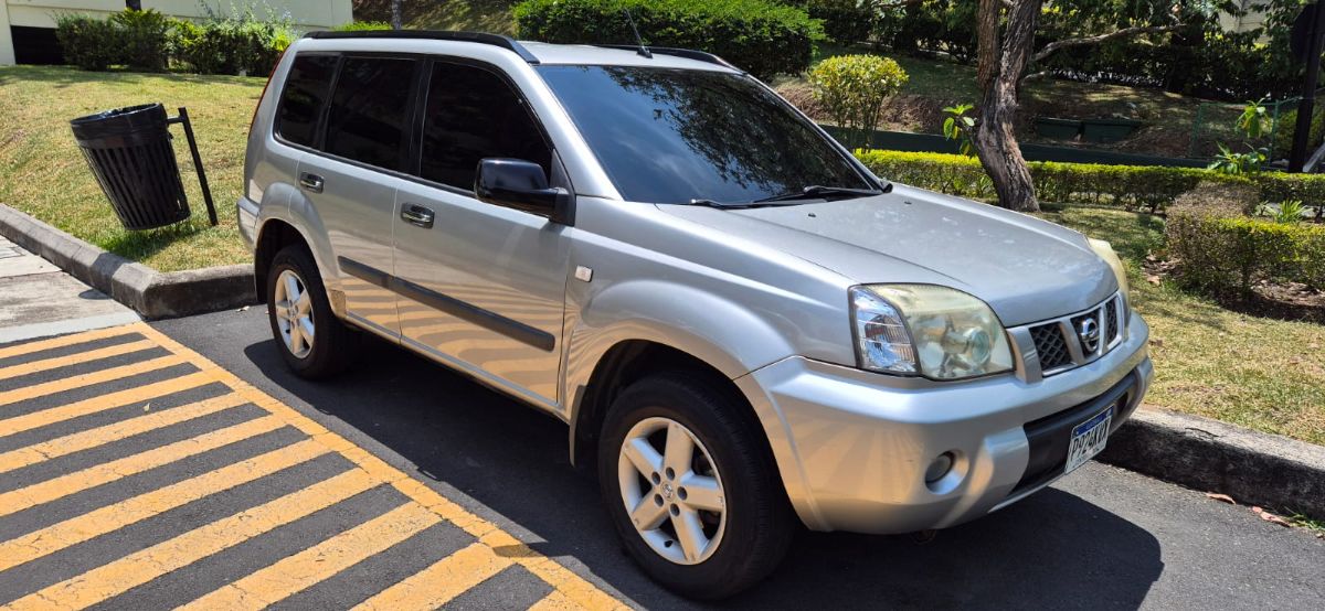 NISSAN  XTRAIL  - 2012