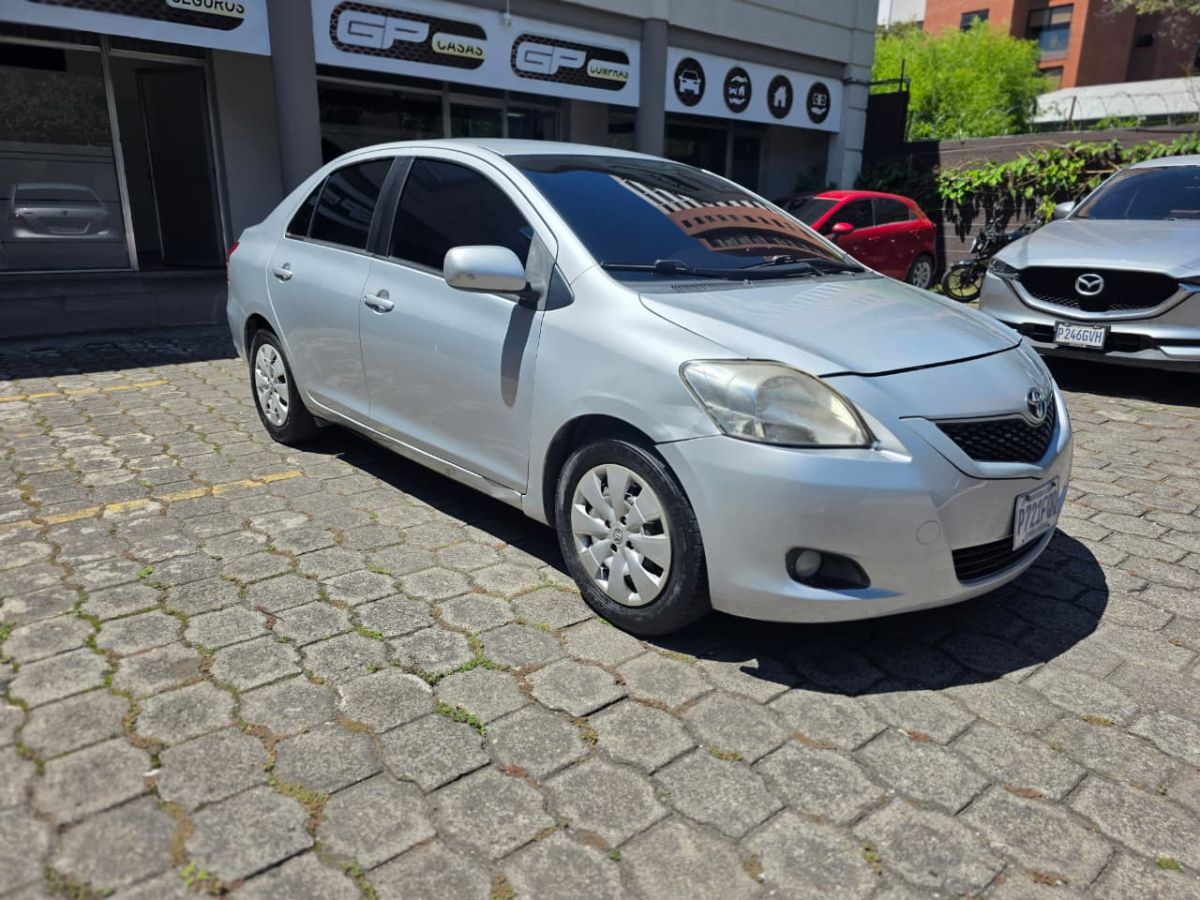 TOYOTA YARIS - 2009