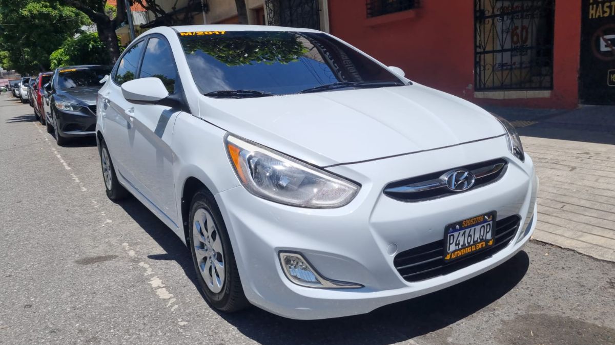 HYUNDAI ACCENT - 2017
