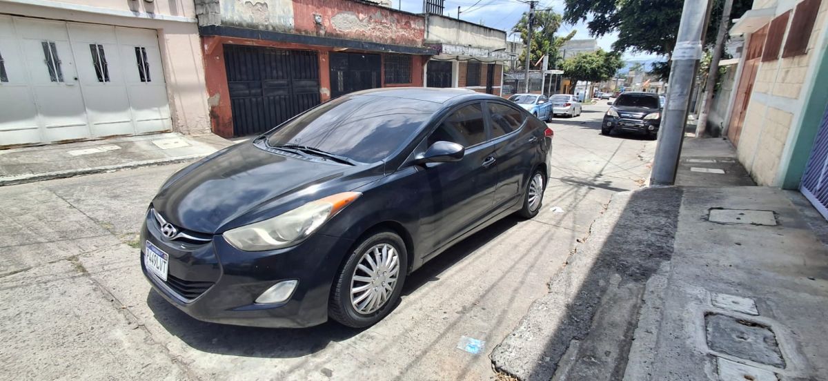 HYUNDAI ELANTRA - 2012