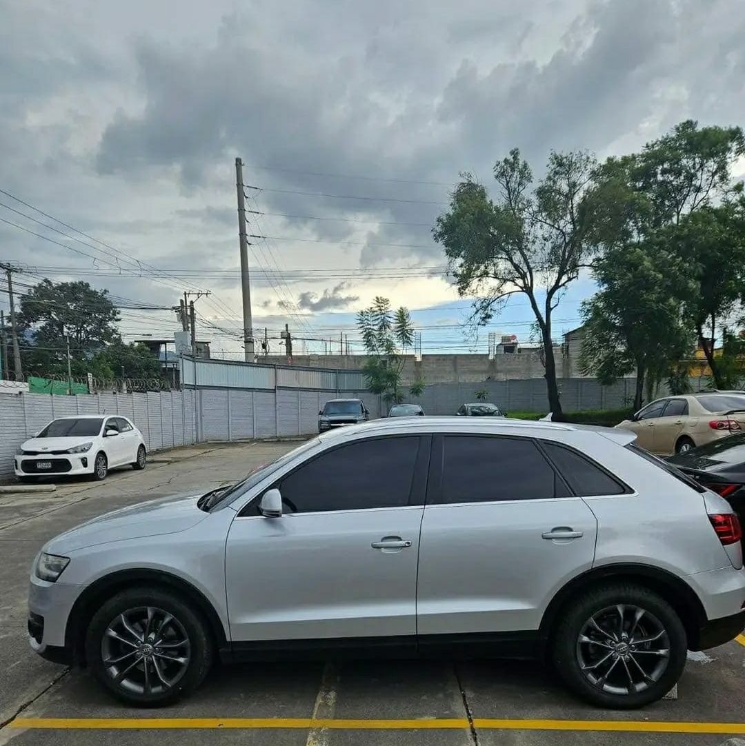 AUDI  Q3 - 2015
