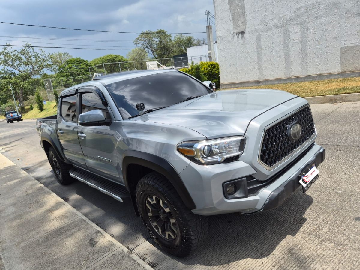TOYOTA TACOMA - 2018