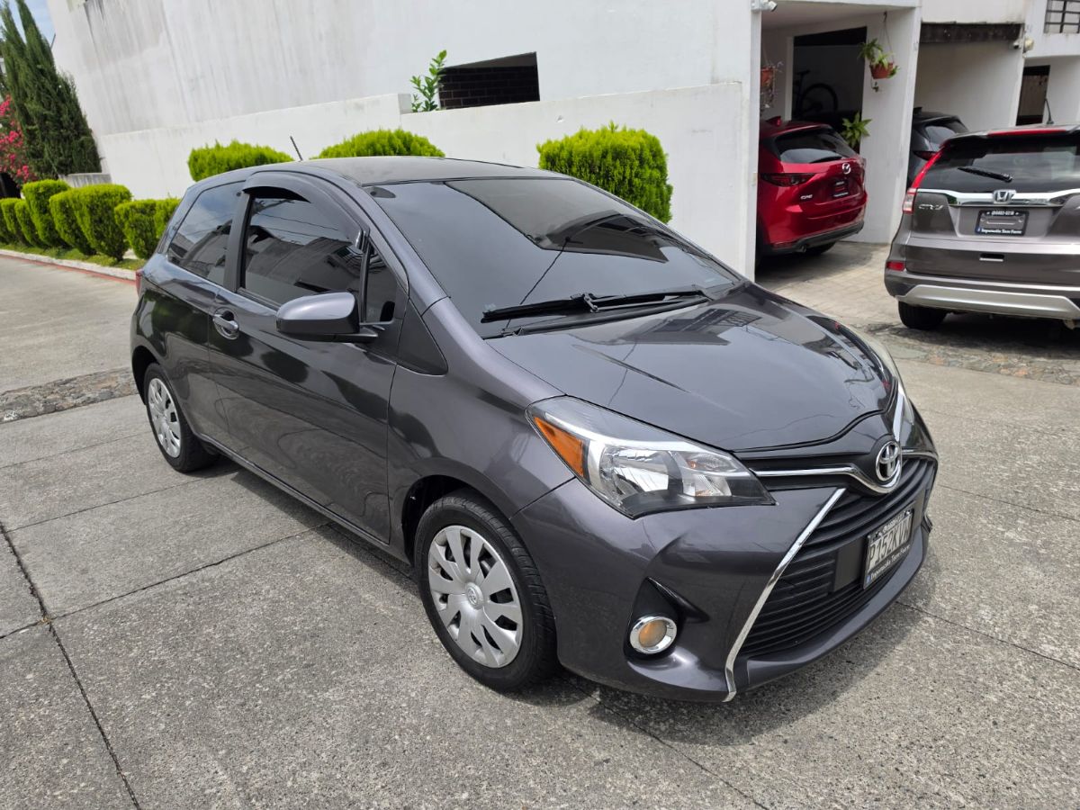 TOYOTA YARIS - 2015