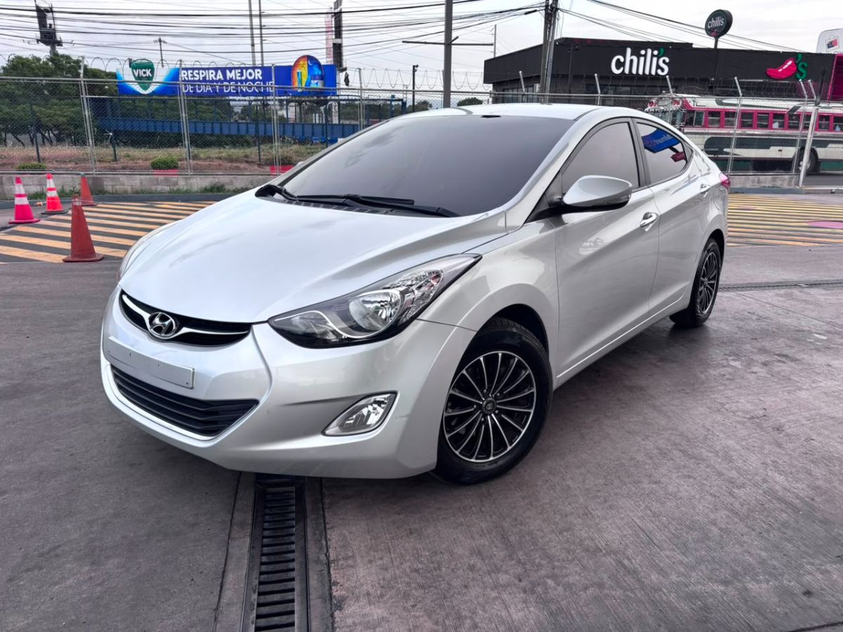 HYUNDAI AVANTE - 2012