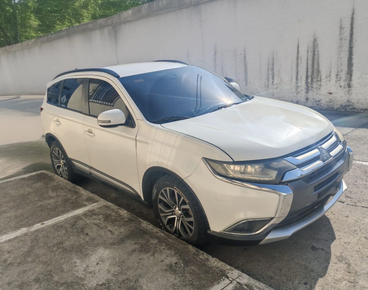 MITSUBISHI OUTLANDER SE - 2016
