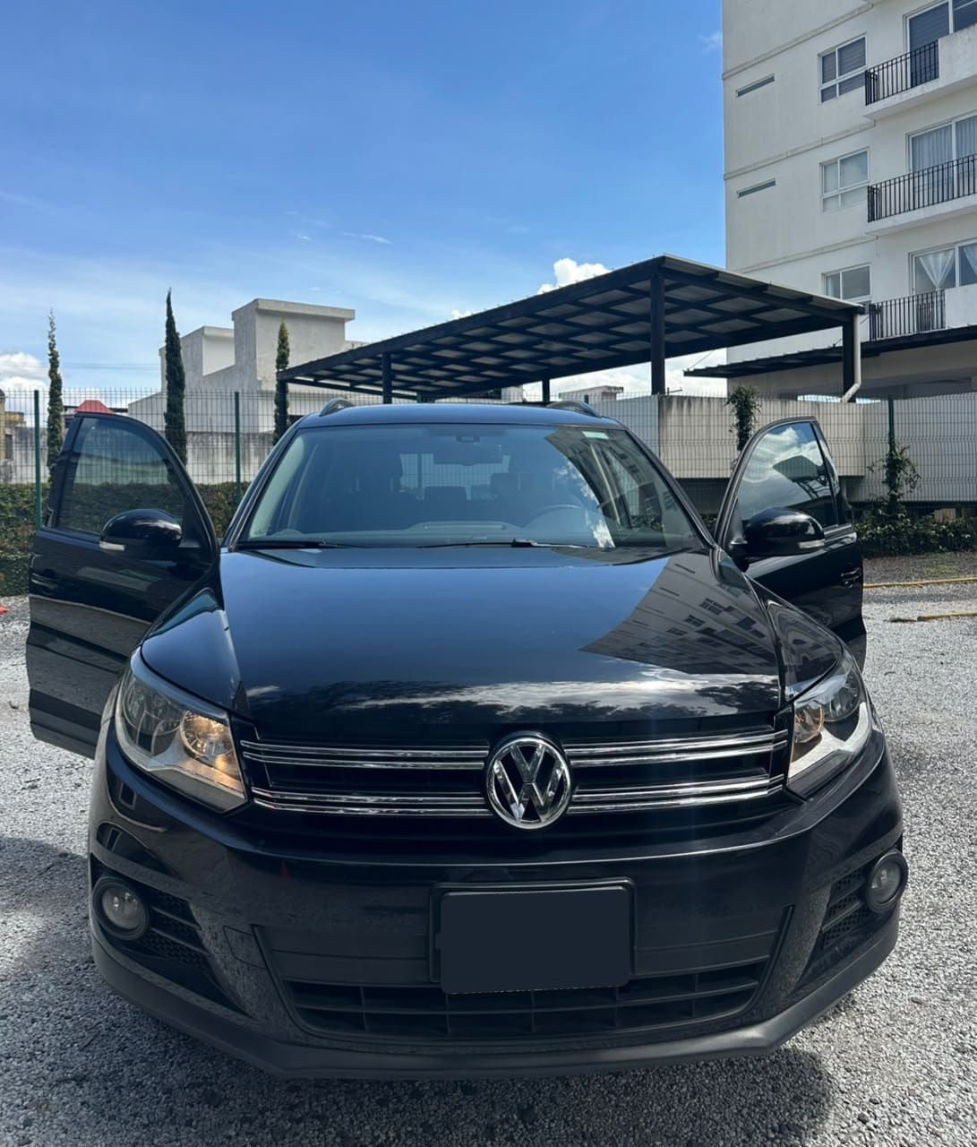 VOLKSWAGEN TIGUAN - 2014